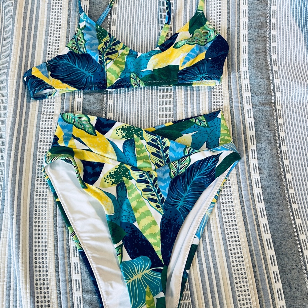 Aerie Tropical Leaf Print Crossover Bikini size Small